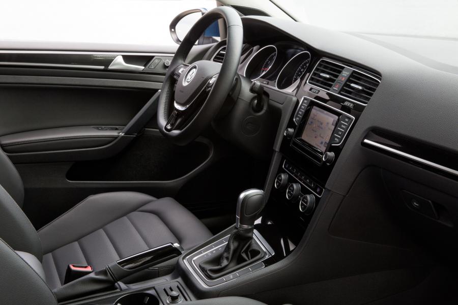  Volkswagen Golf SportWagen 2015 года  (US) (фото 12 из 25)